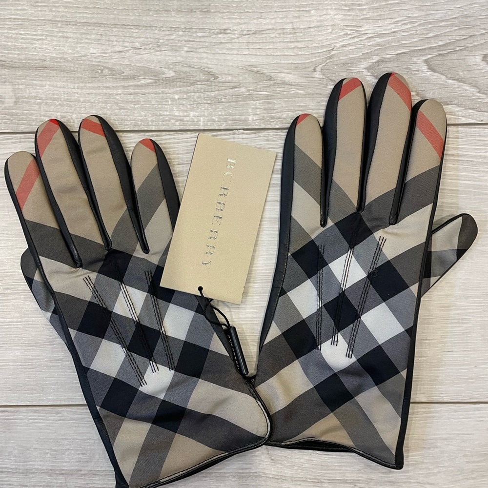 Burberry leather gloves new with tags size 7.5